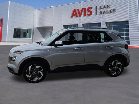 Used 2025 Hyundai Venue SEL FWD image 2