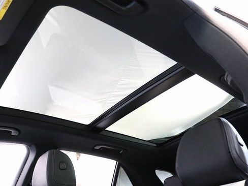 Used 2025 Mercedes-Benz GLE 450e 4MATIC w/ AMG Line Interior image 10