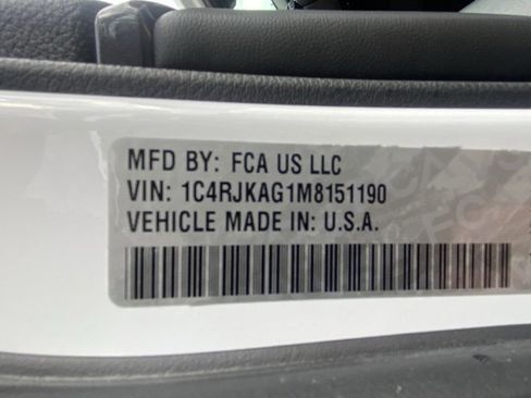 Used 2021 Jeep Grand Cherokee L Laredo image 24