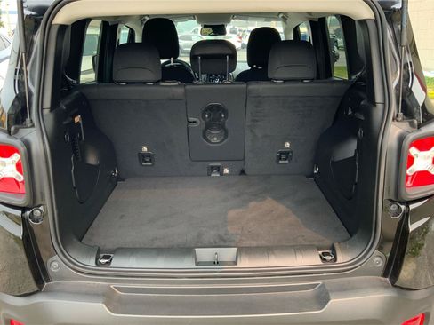 Used 2022 Jeep Renegade Latitude w/ Convenience Group AWD/4WD image 12