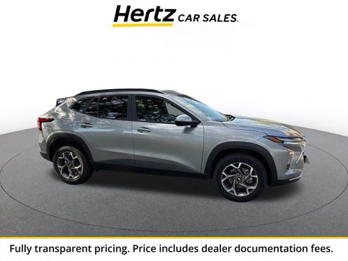 Used 2025 Chevrolet Trax LT FWD image 1