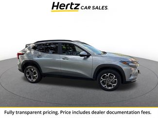 Used 2025 Chevrolet Trax LT FWD video 1