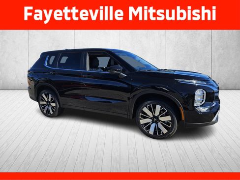 New 2025 Mitsubishi Outlander SE image 1