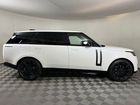 New 2026 Land Rover Range Rover Long Wheelbase SE image 9