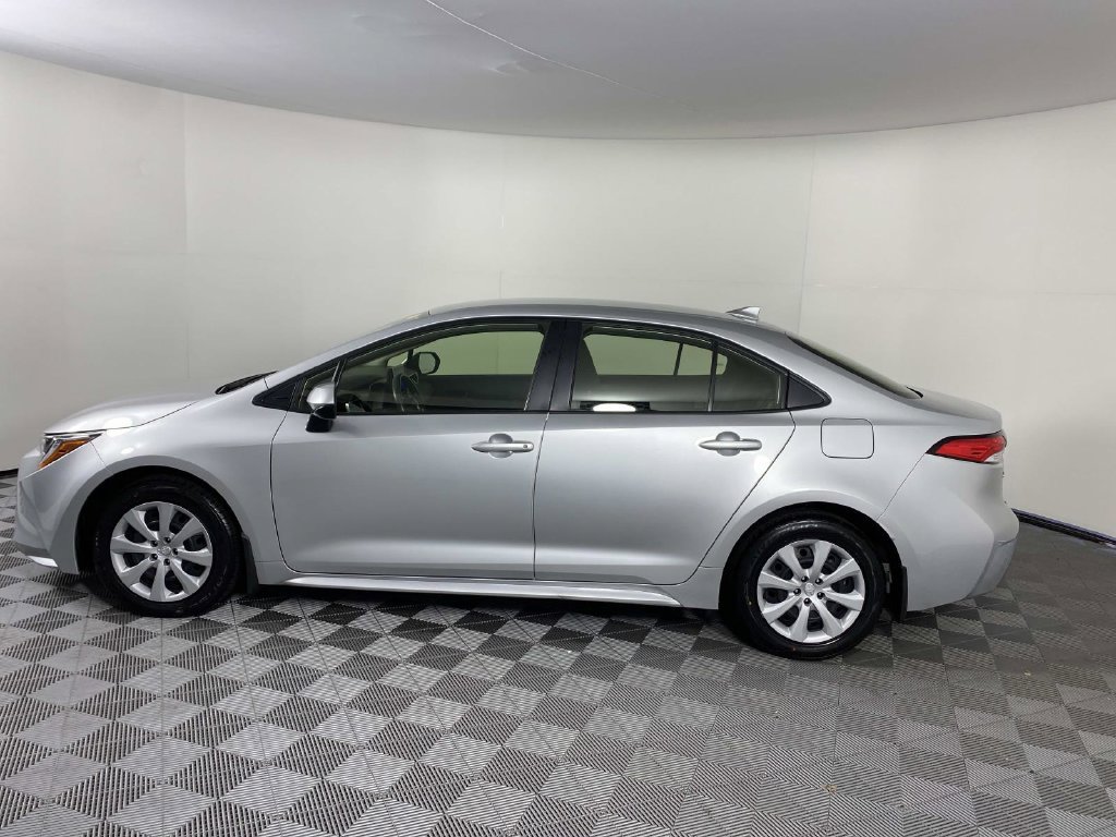 Used 2023 Toyota Corolla LE w/ Carpet Mat Package (TMS) FWD image 5