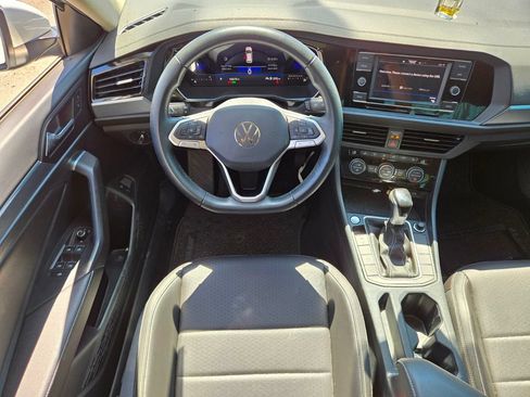 Used 2023 Volkswagen Jetta SE FWD image 7