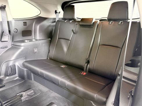 Used 2021 Toyota Highlander XLE image 41