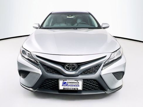 Used 2018 Toyota Camry SE image 2