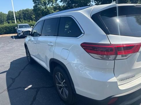 Used 2019 Toyota Highlander XLE FWD image 9