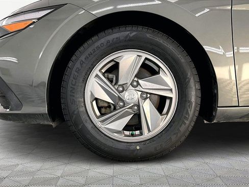 Used 2024 Hyundai Elantra SE image 9