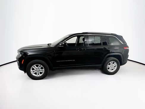Used 2023 Jeep Grand Cherokee Laredo w/ Luxury Tech Group I AWD/4WD image 8