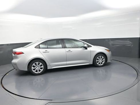 Used 2022 Toyota Corolla LE FWD image 12