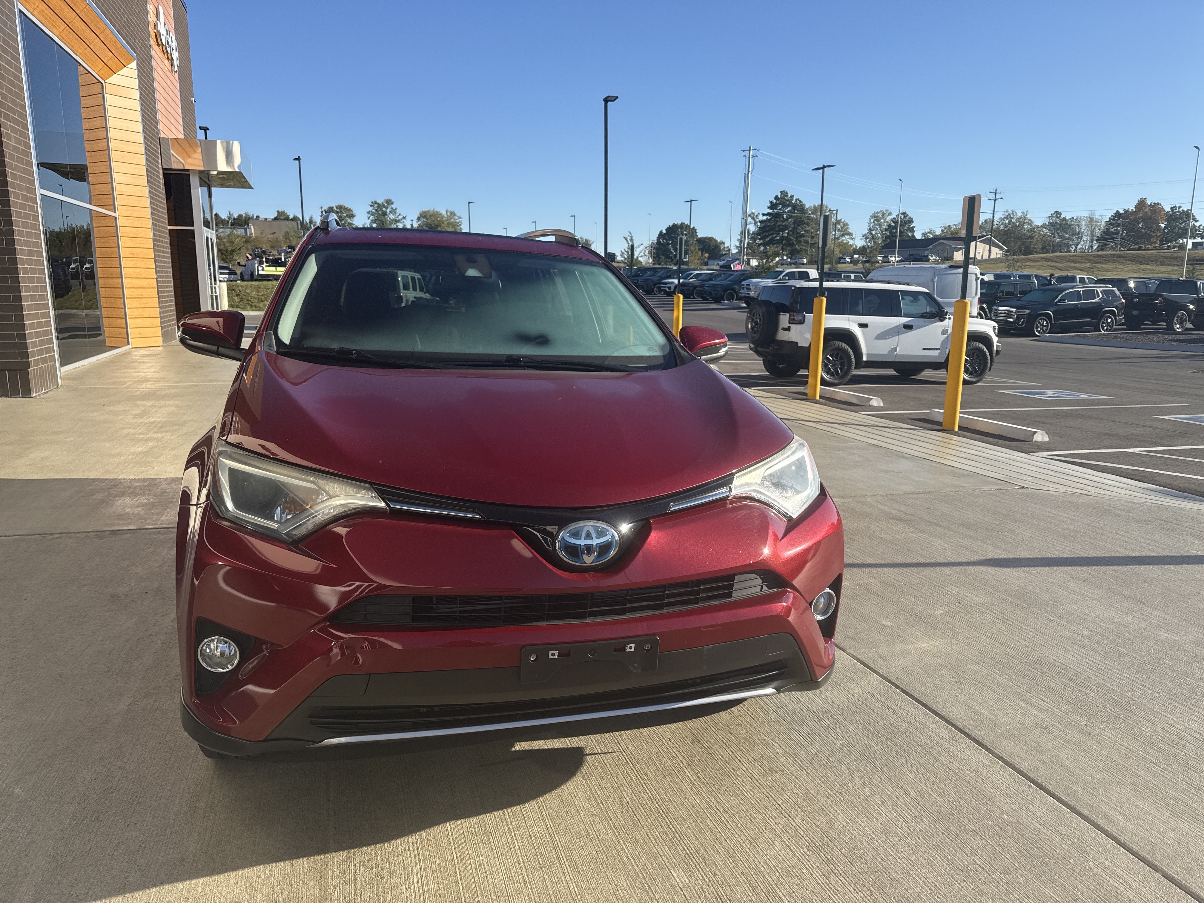 Used 2018 Toyota RAV4 XLE w/ Carpet Mat Package AWD/4WD image 3