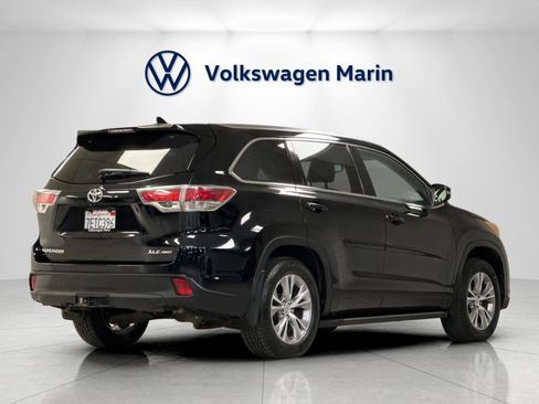 Used 2014 Toyota Highlander XLE w/ Preferred Accessory Package image 5