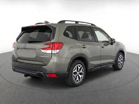 Used 2021 Subaru Forester Premium AWD/4WD image 5