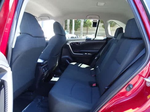 Used 2022 Toyota RAV4 LE FWD image 21