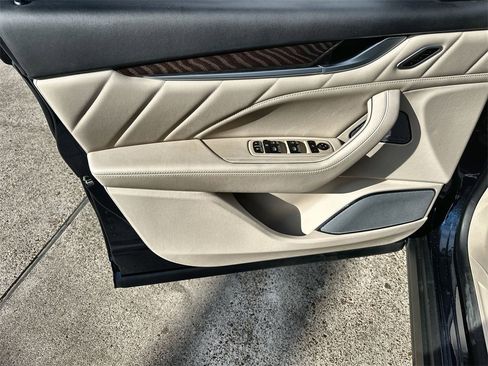 Used 2023 Maserati Levante Modena image 21