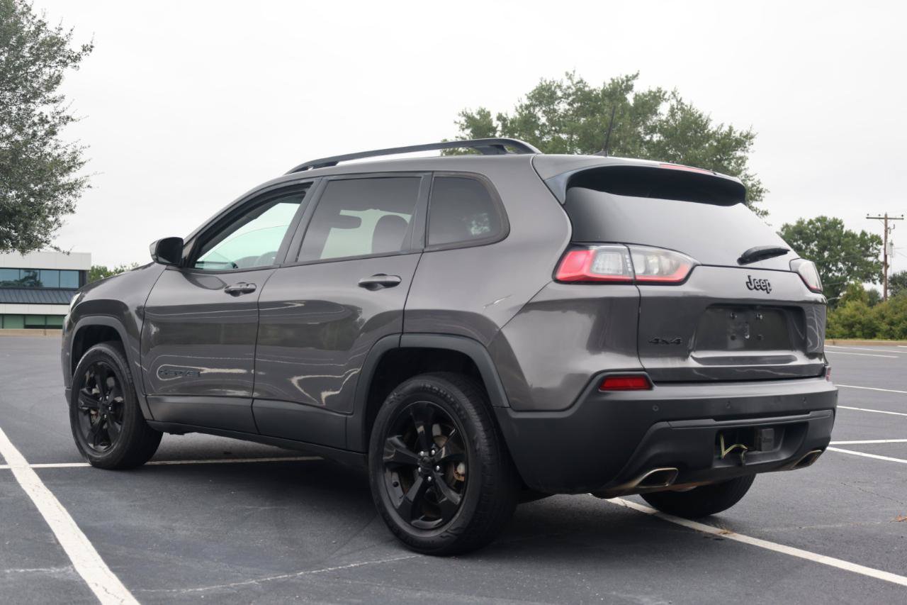 Used 2019 Jeep Cherokee Latitude Plus AWD/4WD image 3