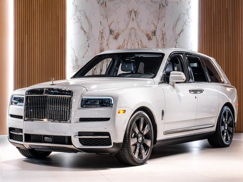 Used 2023 Rolls-Royce Cullinan image 2
