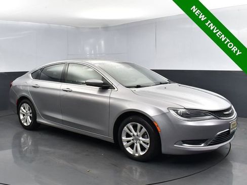 Used 2016 Chrysler 200 Limited FWD image 1
