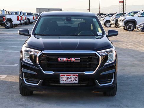 Used 2024 GMC Terrain SLE image 2