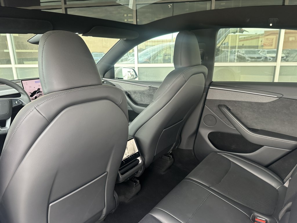 Used 2026 Tesla Model Y Long Range RWD image 31