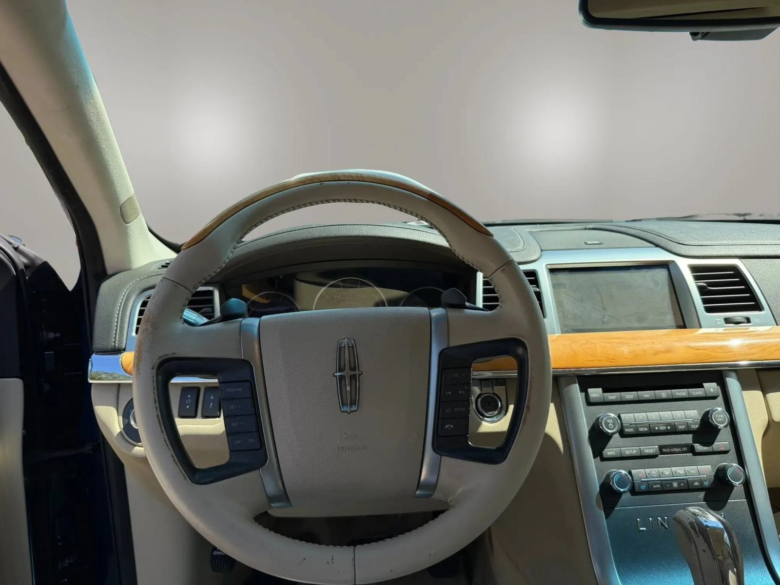 Used 2012 Lincoln MKS FWD image 11