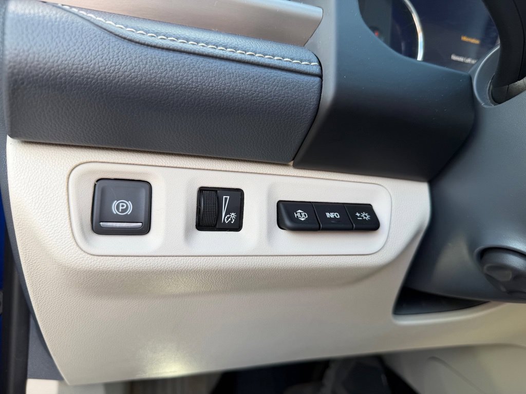 Used 2023 GMC Acadia Denali AWD/4WD image 25
