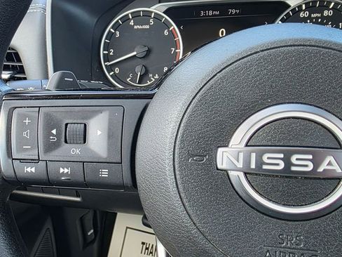 Used 2022 Nissan Rogue SV image 29
