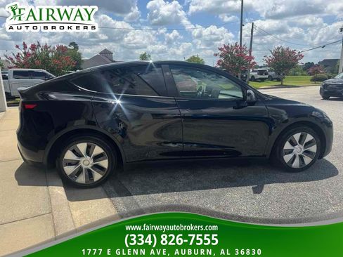Used 2024 Tesla Model Y Long Range AWD/4WD image 5