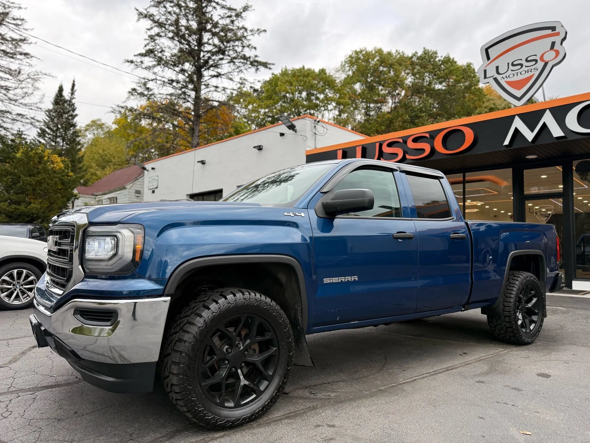 Used 2019 GMC Sierra 1500 Limited w/ Sierra Convenience Package AWD/4WD image 3