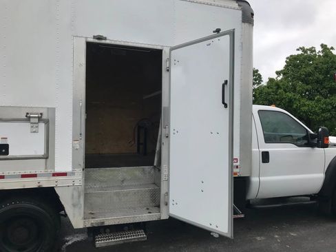 Used 2016 Ford F550 2WD Regular Cab Super Duty image 38