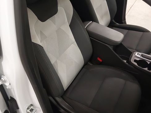 Certified 2024 Chevrolet Trax RS FWD image 28