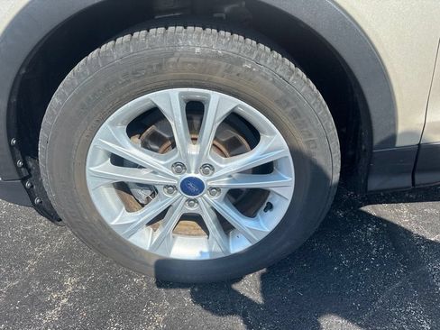 Used 2018 Ford Escape SE w/ SE Sync 3 Package FWD image 10