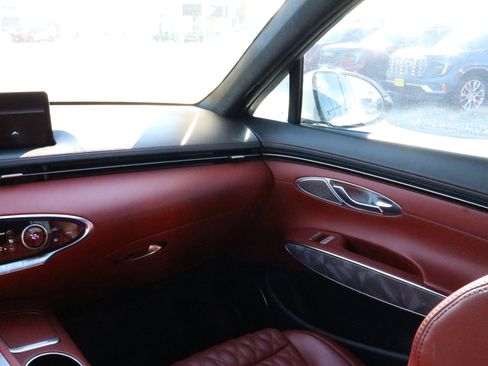 Used 2022 Genesis GV70 3.5T Sport w/ Sport Advanced Package image 11