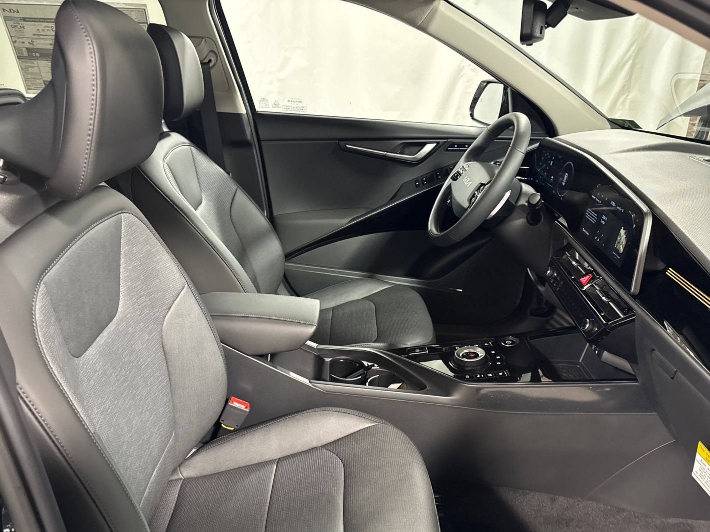 New 2026 Kia Niro Wave w/ Wave Preserve Package FWD image 29