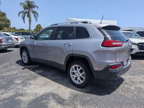 Used 2018 Jeep Cherokee Latitude FWD image 6