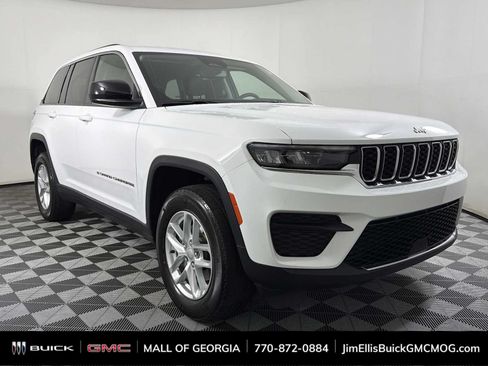 Used 2023 Jeep Grand Cherokee Laredo RWD image 1