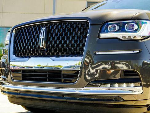 Used 2023 Lincoln Navigator L Black Label AWD/4WD image 2