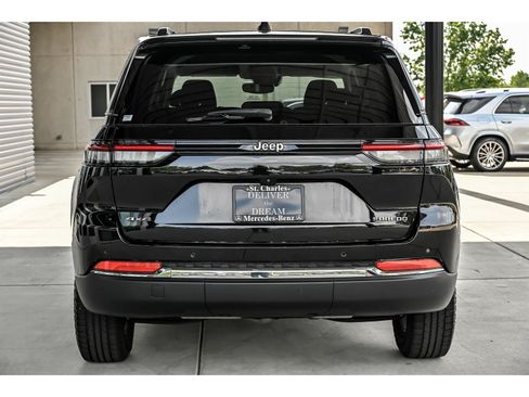 Used 2023 Jeep Grand Cherokee Laredo AWD/4WD image 6