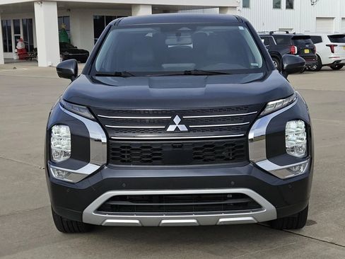 Used 2024 Mitsubishi Outlander SE image 2