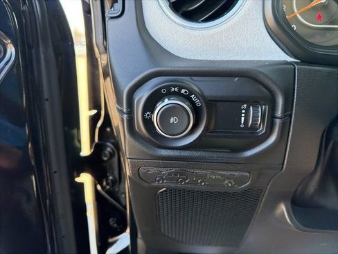 Used 2024 Jeep Wrangler Unlimited Sahara AWD/4WD image 20