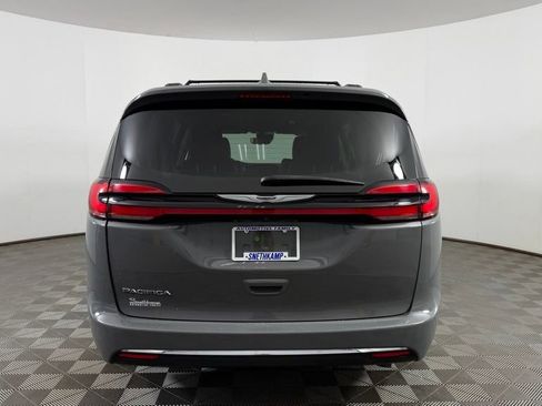 Used 2022 Chrysler Pacifica Touring-L FWD image 7