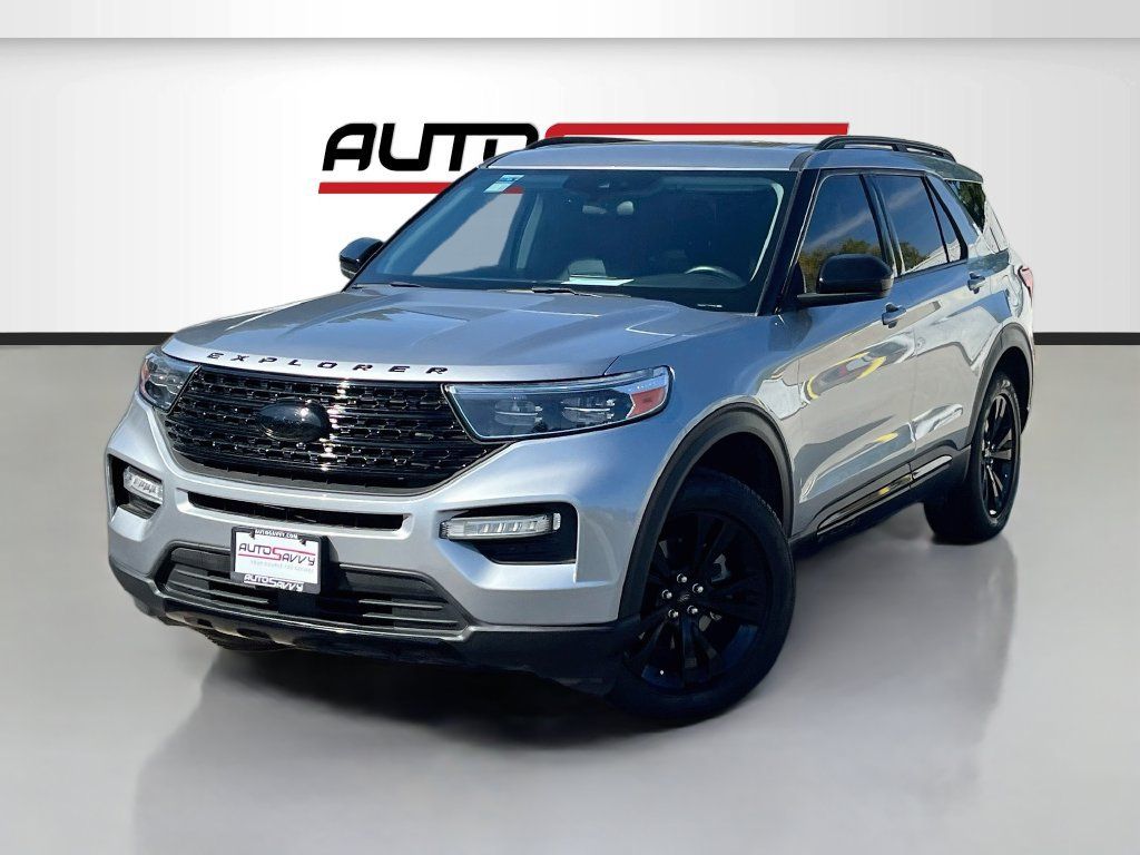 Used 2023 Ford Explorer XLT w/ Equipment Group 202A AWD/4WD image 3
