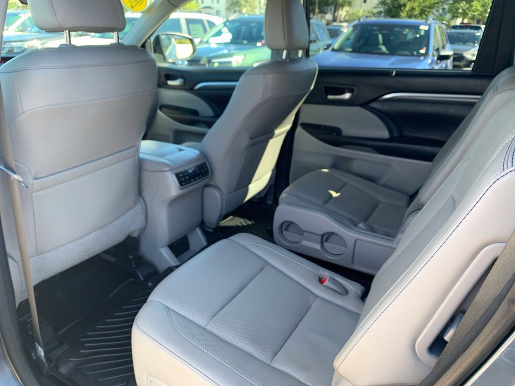 Used 2017 Toyota Highlander Limited Platinum w/ Carpet Mat Package AWD/4WD image 19