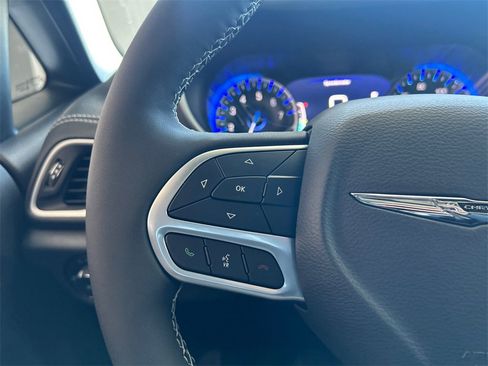 New 2025 Chrysler Pacifica Select image 20
