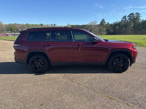 Used 2024 Jeep Grand Cherokee L Altitude AWD/4WD image 9