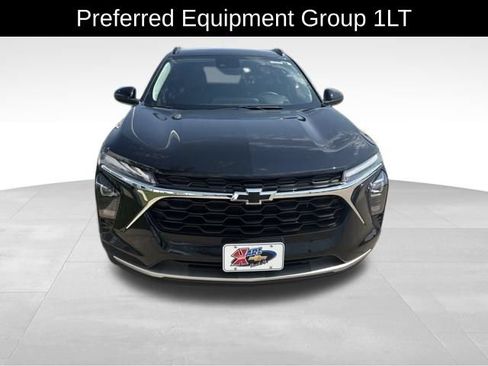 Used 2024 Chevrolet Trax LT w/ Driver Confidence Package FWD image 2