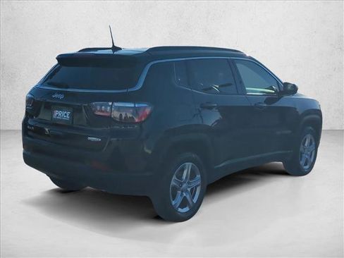 Used 2023 Jeep Compass Latitude AWD/4WD image 5