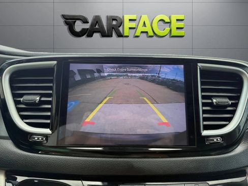 Used 2022 Chrysler Pacifica Touring-L FWD image 33